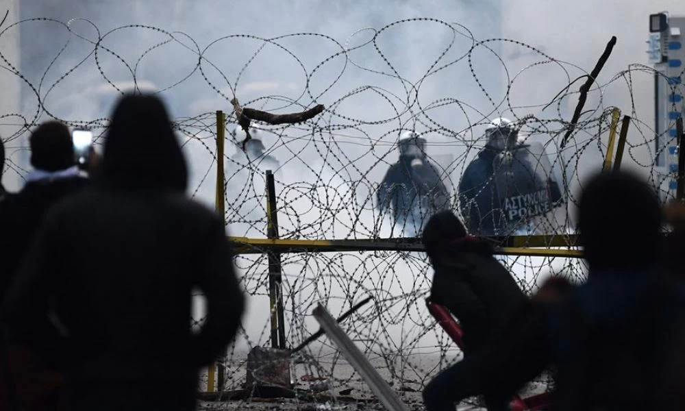 O Eρντογάν παίρνει τους μετανάστες από τον Έβρο & τους πάει στα νησιά: Βίντεο από τα επεισόδια - Τούρκοι πυροβολούν στον αέρα